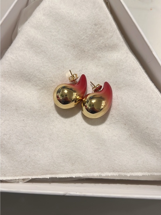 Bottega Veneta Jewelry - Bottega Veneta Gold and Red Gradient Teardrop Stud Earrings